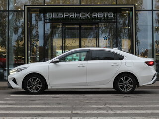 2021 Kia Cerato IV Рестайлинг, белый, 2100000 рублей, вид 2