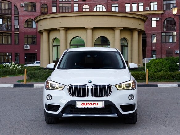 2015 BMW X1 20i xDrive II (F48), белый, 2140000 рублей - вид 1
