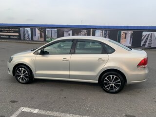 2014 Volkswagen Polo V, бежевый, 850000 рублей, вид 3