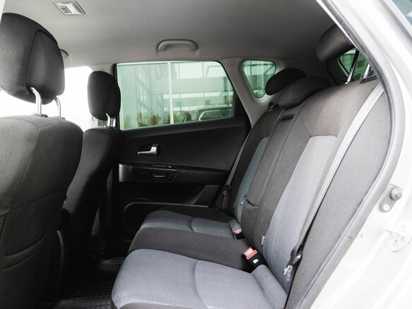 2010 Kia Ceed I Рестайлинг, серебристый, 600000 рублей - вид 12
