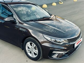 2018 Kia Optima IV Рестайлинг, коричневый, 1399000 рублей, вид 4