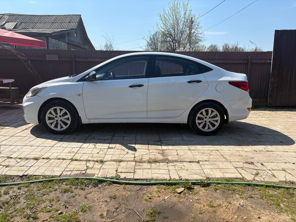 2013 Hyundai Solaris I, белый, 410000 рублей - вид 5