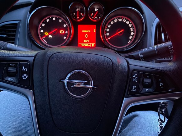 2013 Opel Astra GTC J Рестайлинг, белый, 720000 рублей - вид 7