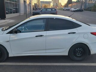2015 Hyundai Solaris I Рестайлинг, белый, 500000 рублей, вид 3