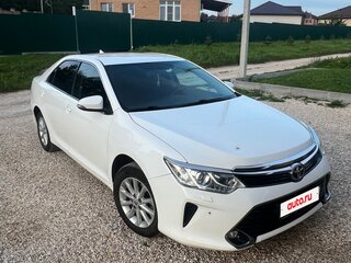 2017 Toyota Camry VII (XV50) Рестайлинг, белый, 1900000 рублей, вид 2