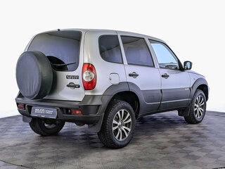 2017 Chevrolet Niva I Рестайлинг, серебристый, 745000 рублей, вид 5