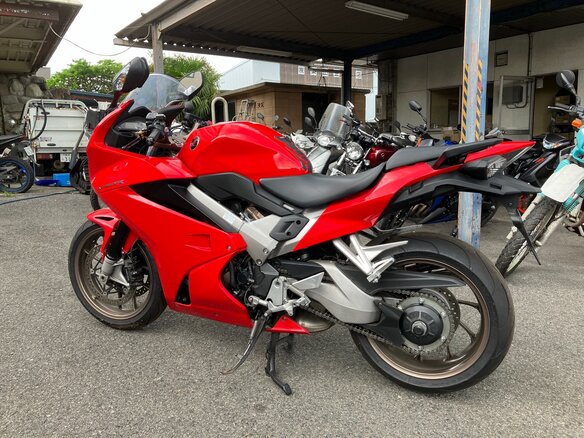 2014 Honda VFR 800, красный, 775000 рублей - вид 4