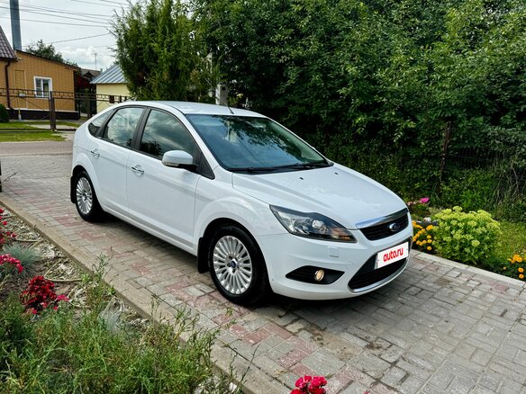 2009 Ford Focus II Рестайлинг, белый, 799000 рублей - вид 2