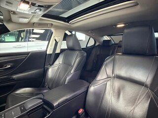 2022 Lexus ES 250 VII Рестайлинг, белый, 4100000 рублей, вид 3