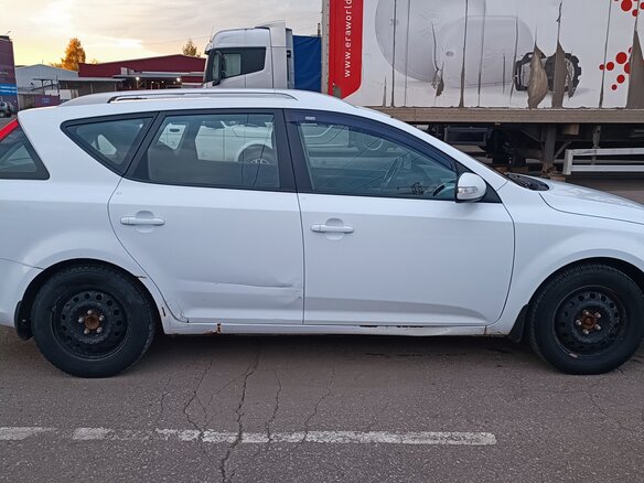 2011 Kia Ceed I Рестайлинг, белый, 780000 рублей - вид 1
