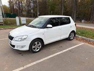 2014 Skoda Fabia II Рестайлинг, белый, 700000 рублей, вид 1