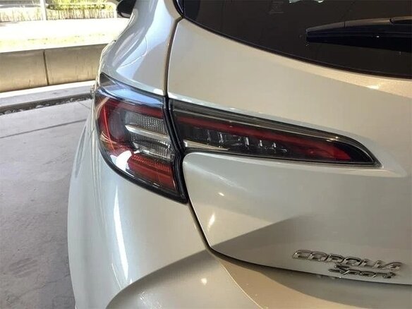 2022 Toyota Corolla Sport XII (E210), белый, 1415000 рублей - вид 13