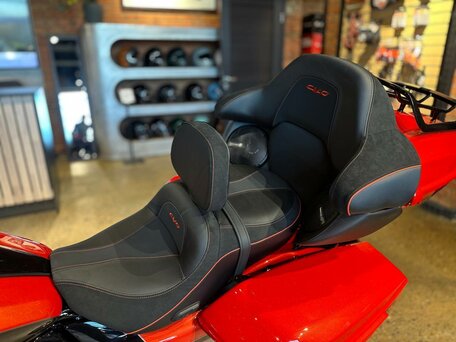 2025 Harley-Davidson CVO Street Glide Limited, оранжевый, 6950000 рублей, вид 2