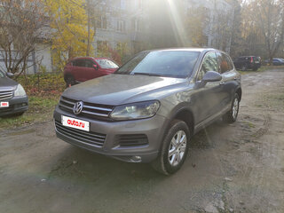 2010 Volkswagen Touareg II, серый, 1550000 рублей, вид 1