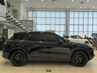 2019 Porsche Cayenne III, чёрный, 4400000 рублей, вид 4