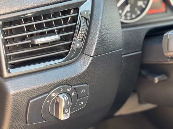 2013 BMW X1 20i I (E84) Рестайлинг, коричневый, 1495000 рублей - вид 10