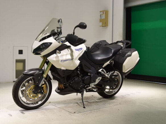 2008 Triumph Tiger 1050, белый, 405000 рублей
