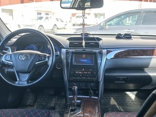 2015 Toyota Camry VII (XV50) Рестайлинг, серебристый, 2299000 рублей, вид 1