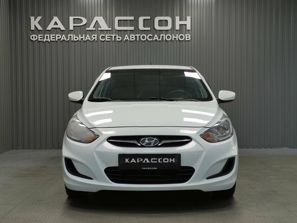 2013 Hyundai Solaris I, белый, 858000 рублей - вид 2