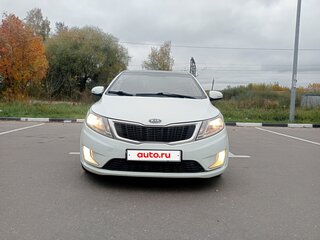 2012 Kia Rio 5-speed III, белый, 545000 рублей, вид 4