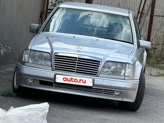 1995 Mercedes-Benz E-Класс 300 I (W124), серебристый, 900000 рублей, вид 1