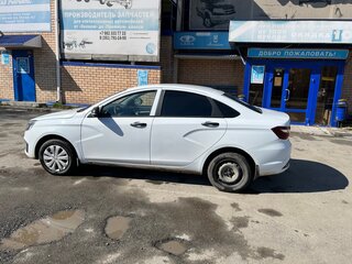 2023 Lada (ВАЗ) Vesta I Рестайлинг (NG), белый, 800000 рублей, вид 3