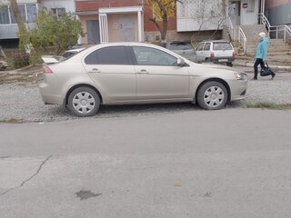 2011 Mitsubishi Lancer X Рестайлинг, бежевый, 850000 рублей, вид 5