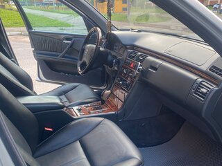 1999 Mercedes-Benz E-Класс 240 II (W210, S210), серебристый, 485000 рублей, вид 5