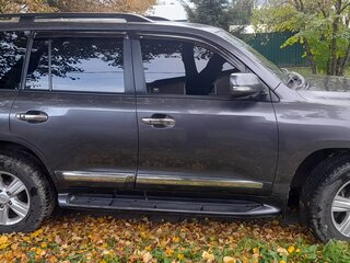2013 Toyota Land Cruiser 200 Series Рестайлинг 1, серый, 3900000 рублей, вид 4