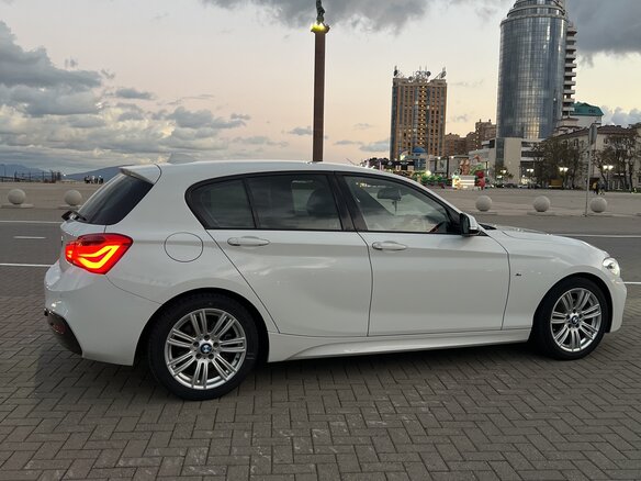 2015 BMW 1 серии 118i II (F20/F21) Рестайлинг, белый, 1499000 рублей - вид 3
