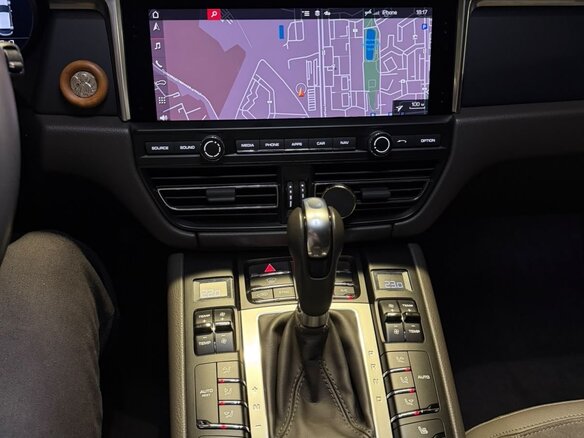 2019 Porsche Macan I Рестайлинг, белый, 4200000 рублей - вид 18