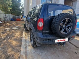 2012 Chevrolet Niva I Рестайлинг, серебристый, 680000 рублей, вид 2