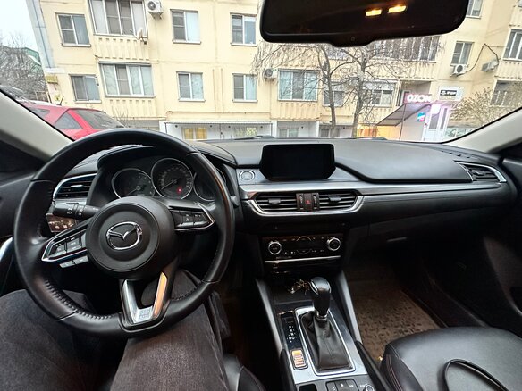 2017 Mazda 6 III (GJ) Рестайлинг, красный, 1890000 рублей - вид 4