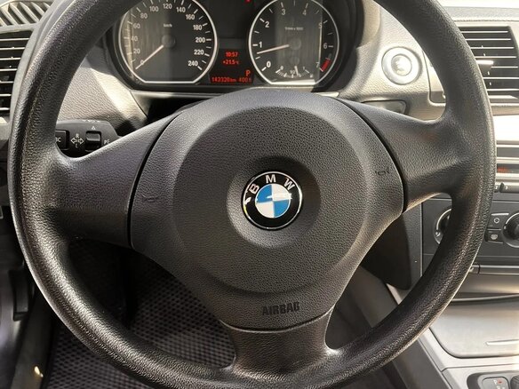 2011 BMW 1 серии 116i I (E81/E82/E87/E88) Рестайлинг, чёрный, 990000 рублей - вид 5