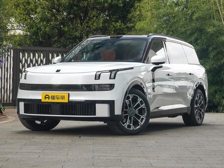 Lynk & Co 900