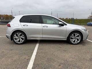 2020 Volkswagen Golf VIII, серебристый, 1980000 рублей, вид 4