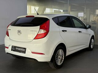 2015 Hyundai Solaris I Рестайлинг, белый, 1030000 рублей, вид 5