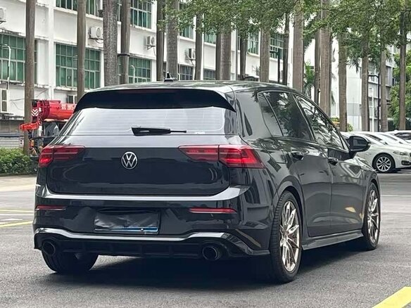 2023 Volkswagen Golf VIII, чёрный, 1670000 рублей - вид 15
