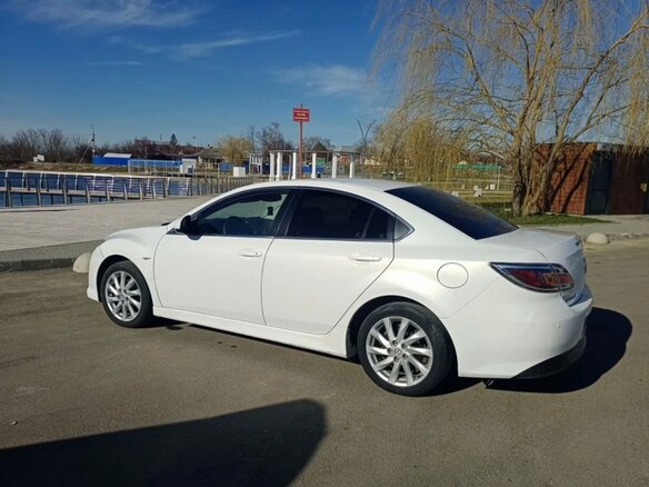2011 Mazda 6 II (GH) Рестайлинг, белый, 1100000 рублей - вид 3