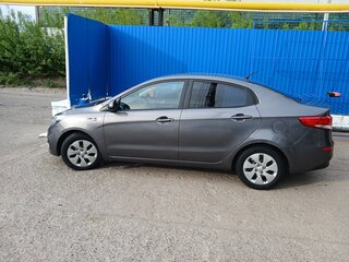 2016 Kia Rio III Рестайлинг, серый, 710000 рублей, вид 5