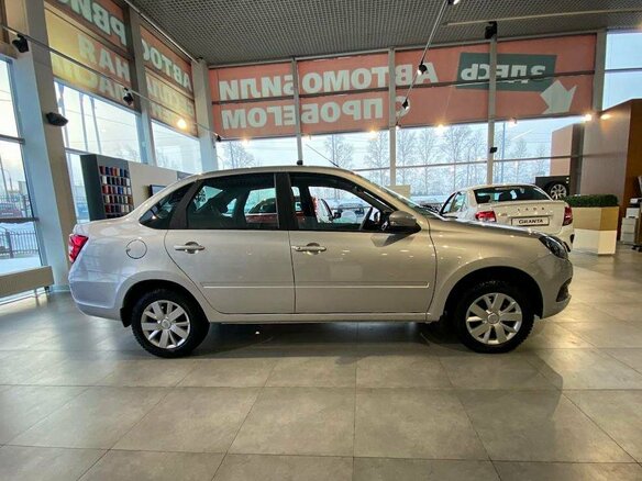 2026 Lada (ВАЗ) Granta I Рестайлинг, серебристый - вид 3