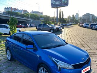 2020 Kia Rio IV Рестайлинг, синий, 1450000 рублей, вид 5