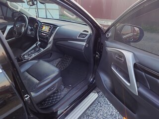 2017 Mitsubishi Pajero Sport III, чёрный, 2900000 рублей, вид 4