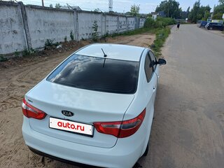 2013 Kia Rio 5-speed III, белый, 750000 рублей, вид 3