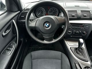 2010 BMW 1 серии 118i I (E81/E82/E87/E88) Рестайлинг, чёрный, 950000 рублей, вид 4