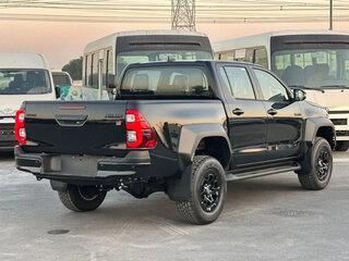 2025 Toyota Hilux VIII Рестайлинг 3, чёрный, 7000000 рублей, вид 5