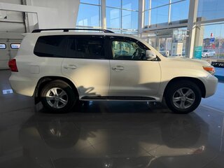 2012 Toyota Land Cruiser 200 Series Рестайлинг 1, белый, 3195000 рублей, вид 4
