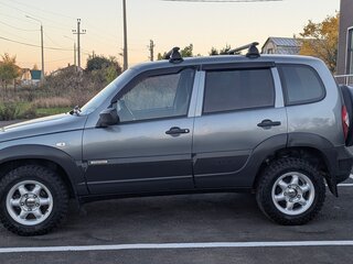 2017 Chevrolet Niva I Рестайлинг, серый, 650000 рублей, вид 4