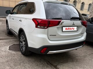 2016 Mitsubishi Outlander III Рестайлинг 2, белый, 2850000 рублей, вид 4
