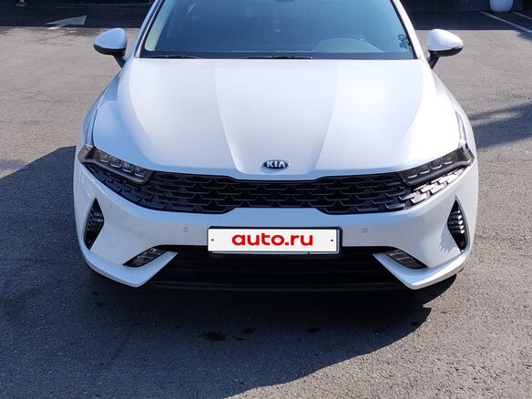 2021 Kia K5 III, белый, 2350000 рублей - вид 1